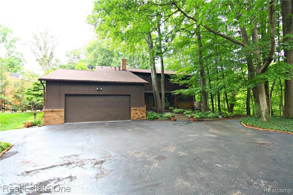 28053 Inkster Road Farmington Hills, MI 48334 - Photo 1 of 46