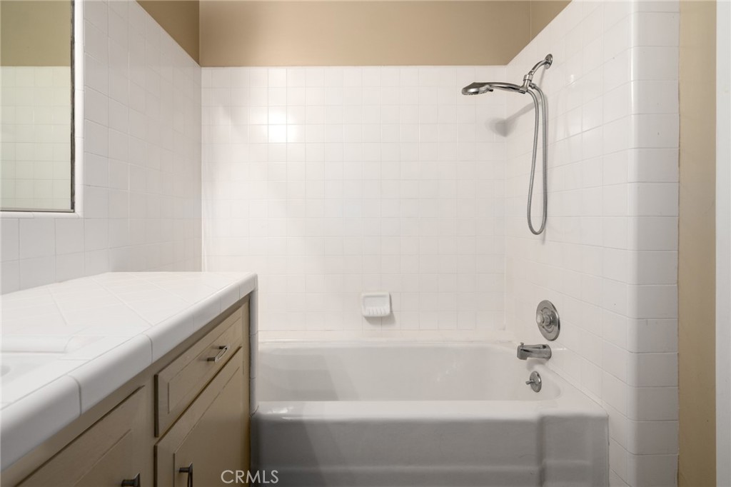 2364 Silver Tree Road Claremont, CA 91711 - Photo 13 of 23 Hallway Bath