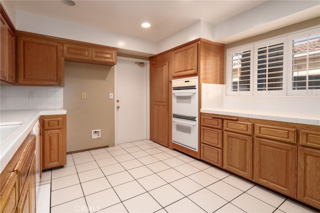 2364 Silver Tree Road Claremont, CA 91711 - Photo 19 of 23 Kitchen