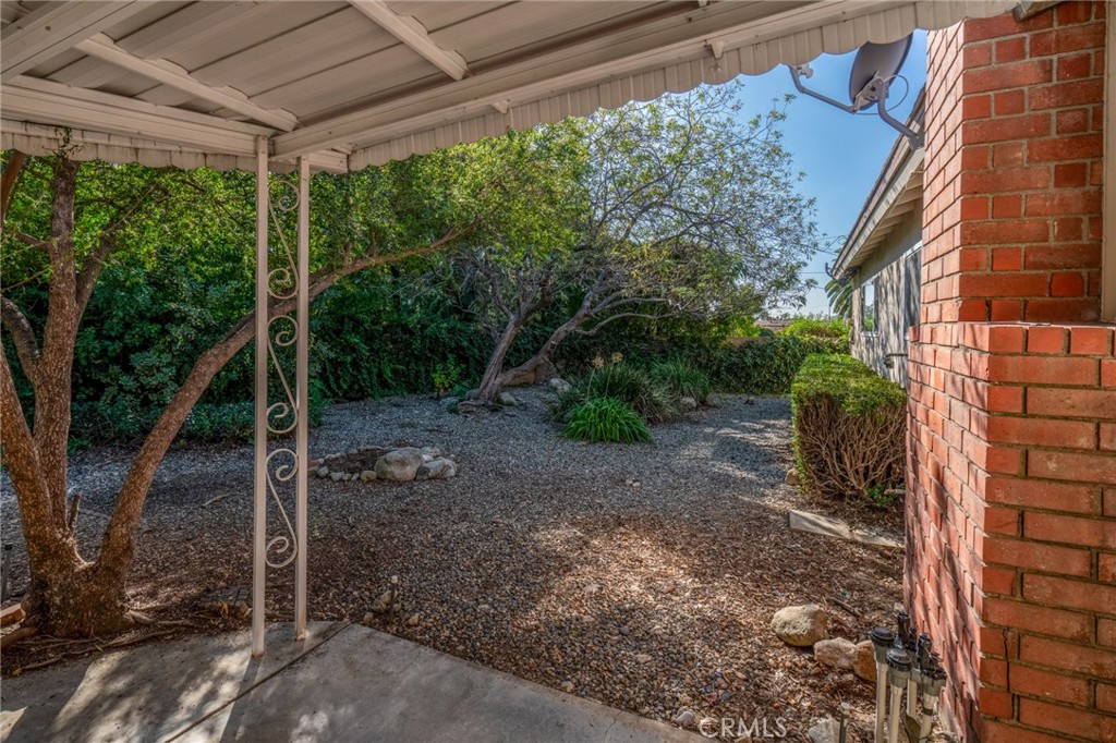 2364 Silver Tree Road Claremont, CA 91711 - Photo 9 of 23 Patio area