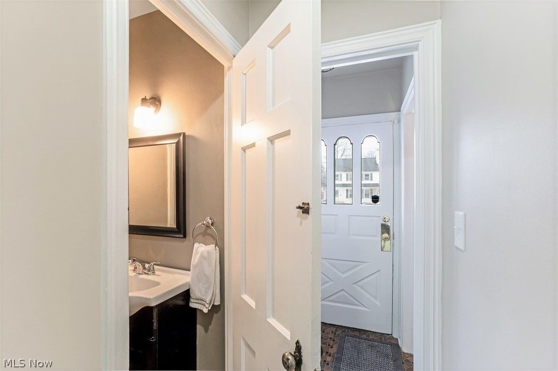 3818 Bushnell Road Cleveland, OH 44118 - Photo 13 of 28 Gallery Image 13