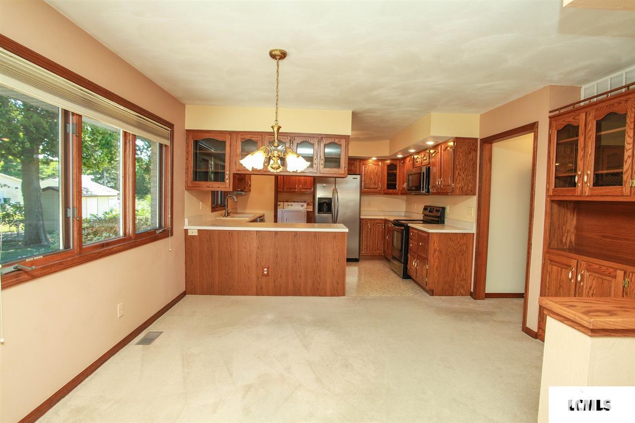 1321 Meadowview Drive Decatur, IL 62526 - Photo 5 of 30