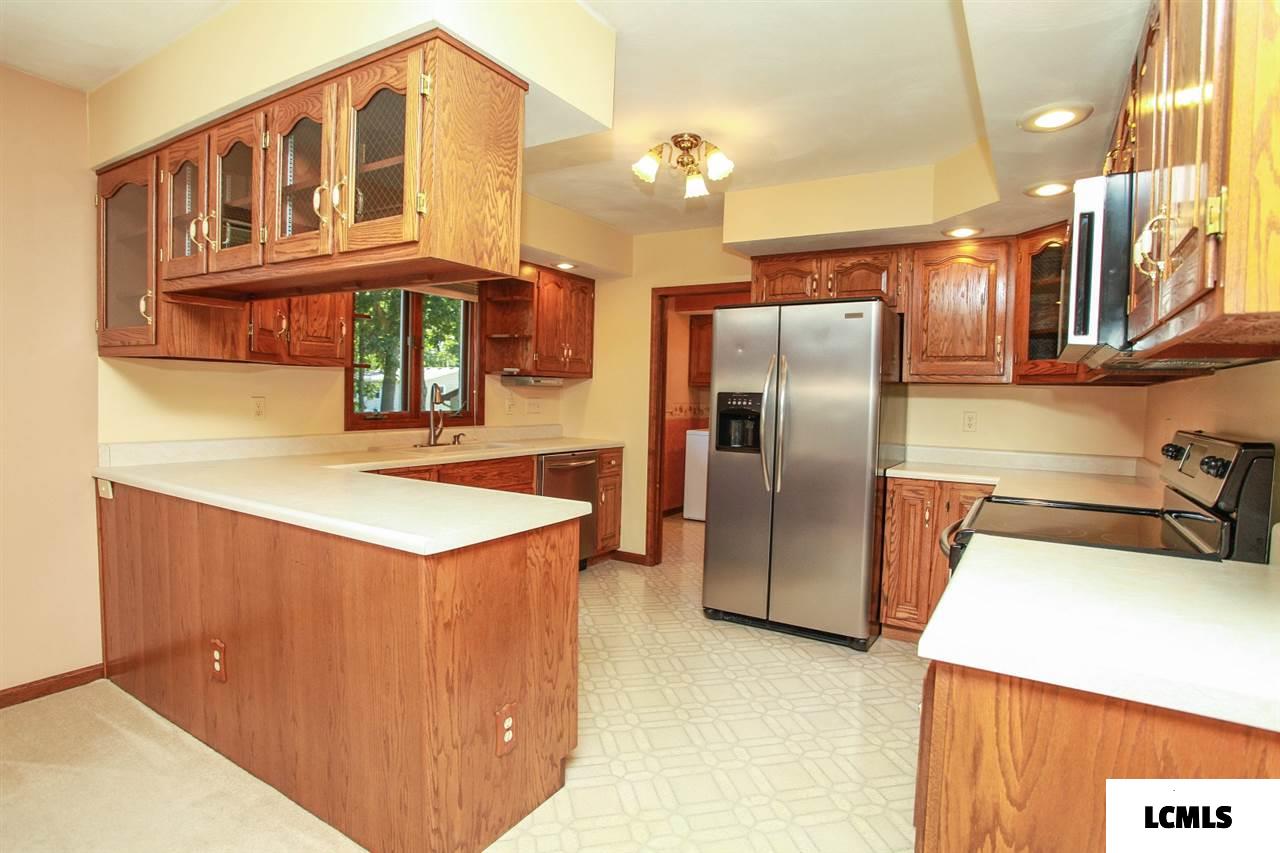 1321 Meadowview Drive Decatur, IL 62526 - Photo 6 of 30