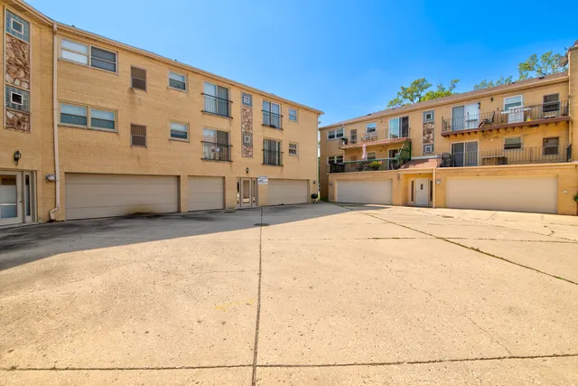 $269,000 | 3207 North Pontiac Avenue, Unit 2S, Chicago, IL 60634