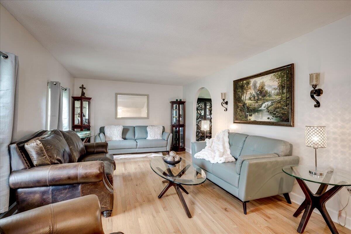 863 Brookfield Parkway Augusta, GA 30907 - Photo 2 of 47 AugustaRealEstateNow Living Room 2