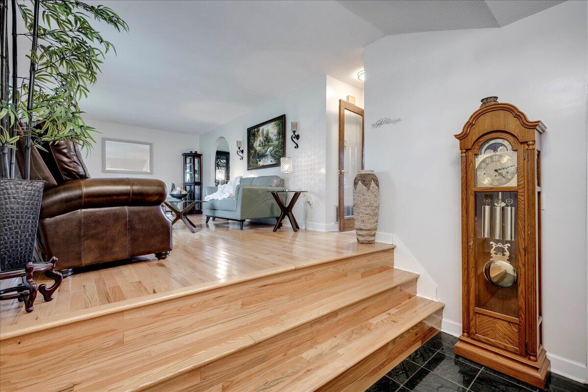 863 Brookfield Parkway Augusta, GA 30907 - Photo 4 of 47 AugustaRealEstateNow Foyer 1