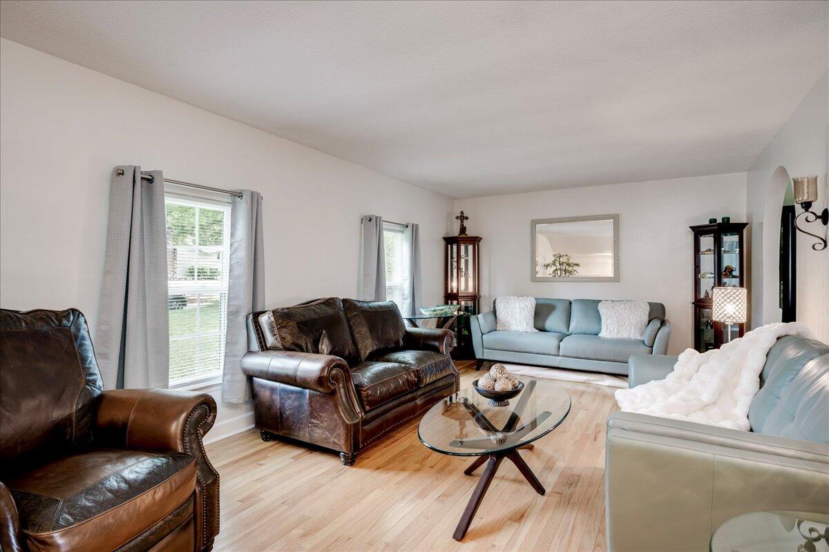 863 Brookfield Parkway Augusta, GA 30907 - Photo 6 of 47 AugustaRealEstateNow Living Room 3