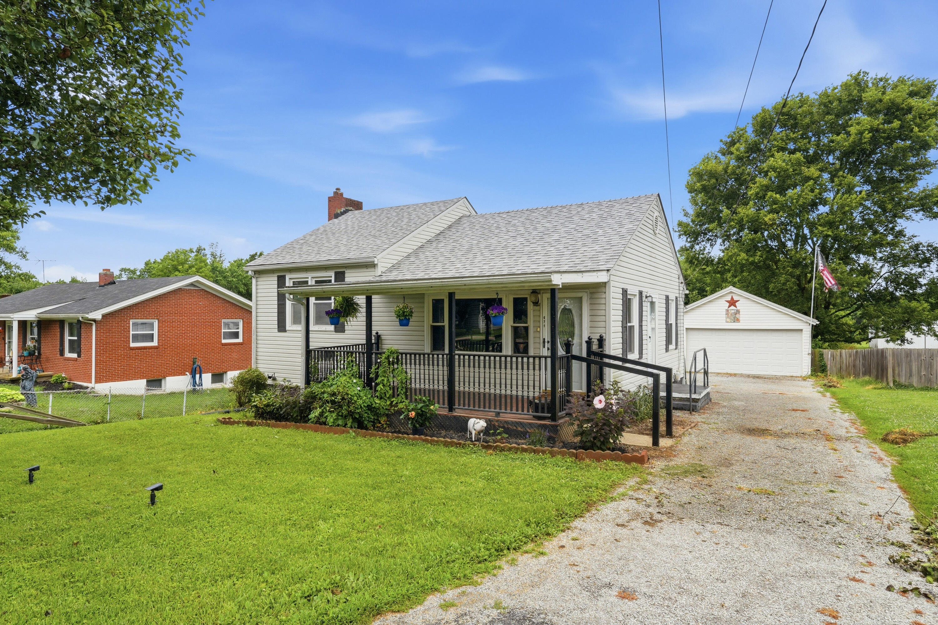 671 Main Street Pleasureville, KY 40057 - Photo 2 of 30 671main_louisvillerealestatemedia_009