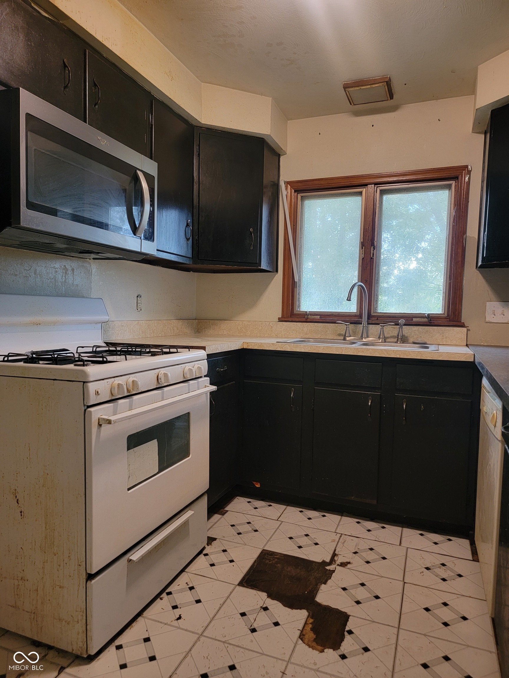 807 Bittersweet Lane Anderson, IN 46011 - Photo 4 of 29