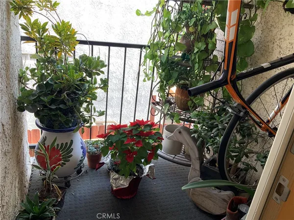 $439,900 | 409 Burchett Street, Unit 220, Glendale, CA 91203