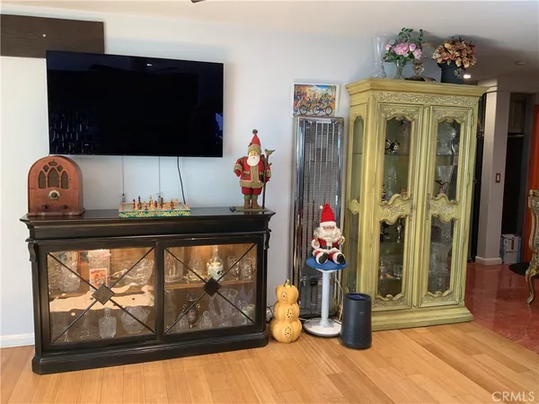 $439,900 | 409 Burchett Street, Unit 220, Glendale, CA 91203