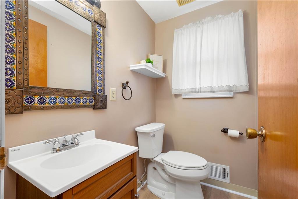 3444 McRoberts Road Pittsburgh, PA 15234 - Photo 12 of 25 Gallery Image 12