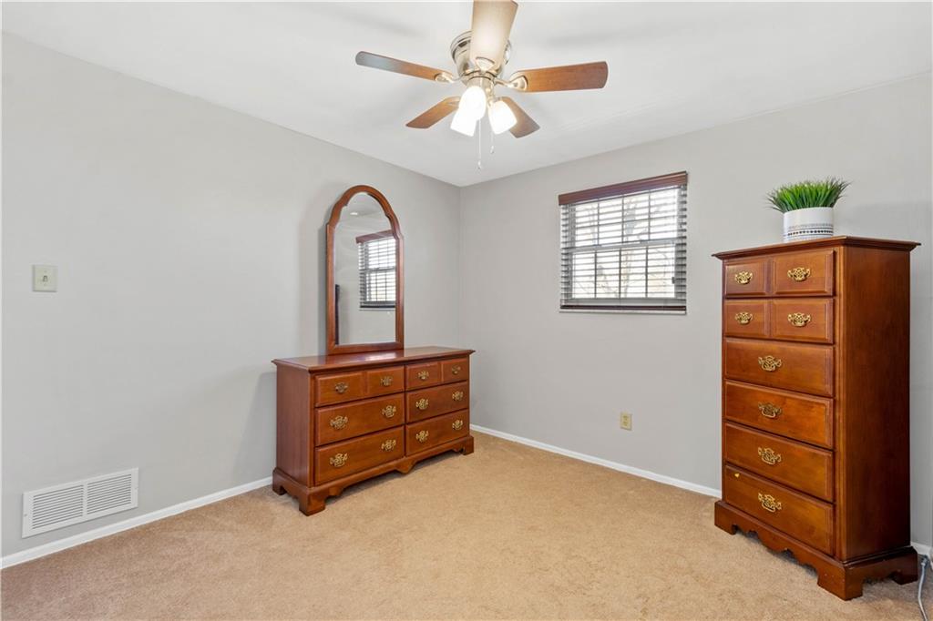 3444 McRoberts Road Pittsburgh, PA 15234 - Photo 17 of 25 Gallery Image 17