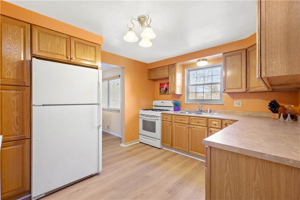 3444 McRoberts Road Pittsburgh, PA 15234 - Photo 9 of 25 Gallery Image 9