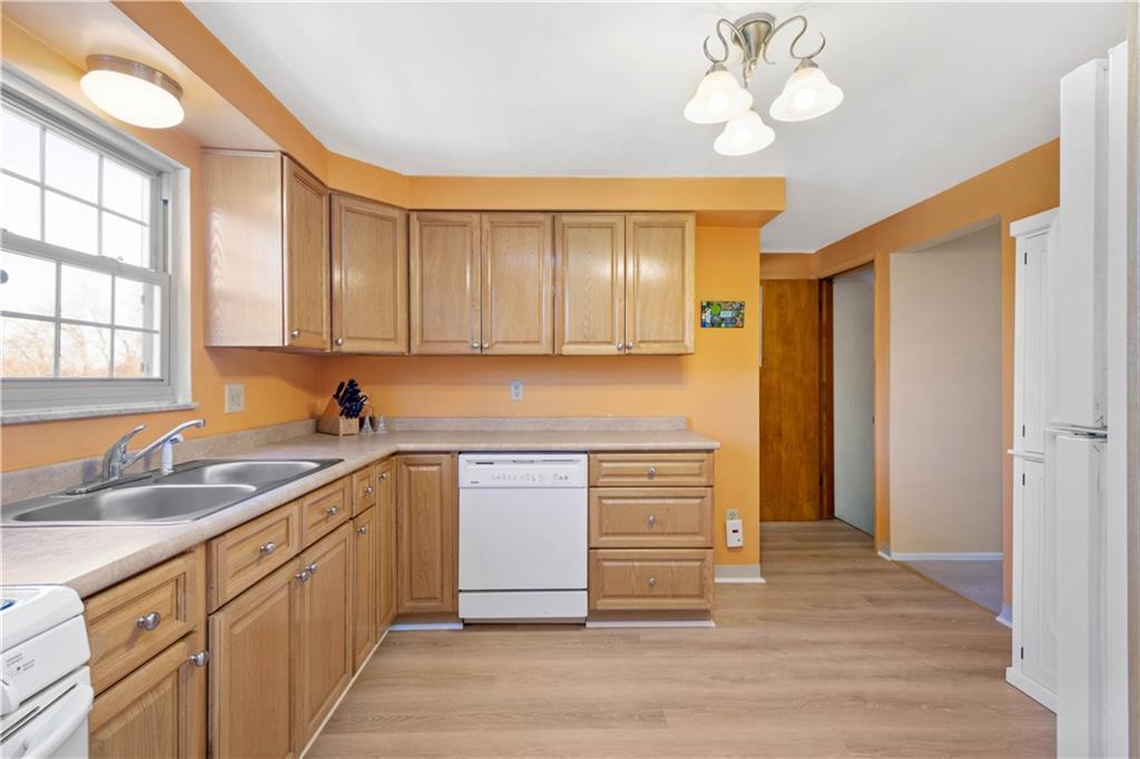 3444 McRoberts Road Pittsburgh, PA 15234 - Photo 10 of 25 Gallery Image 10