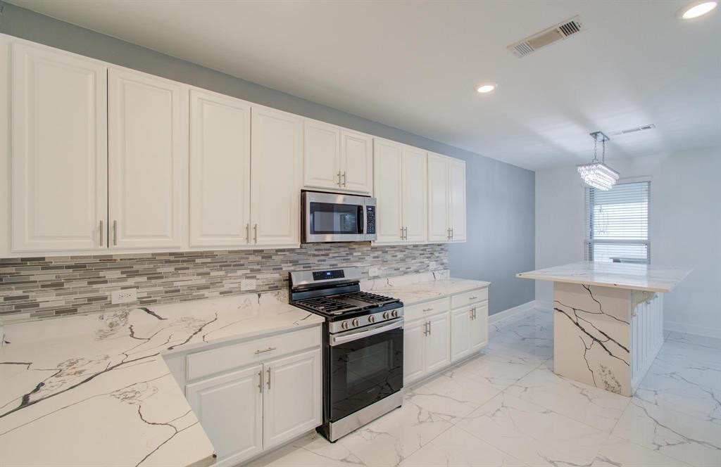 4627 Prairie Chase Drive Houston, TX 77069 - Photo 7 of 23