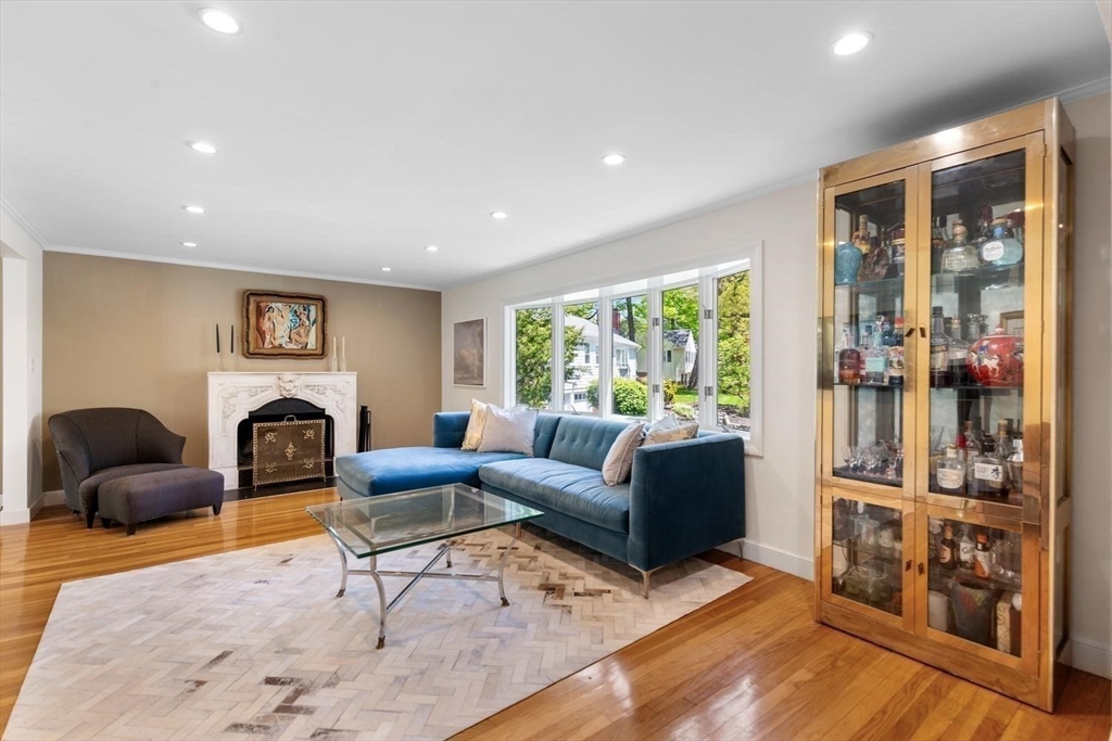 44 Windemere Road Wellesley, MA 02481 - Photo 10 of 27