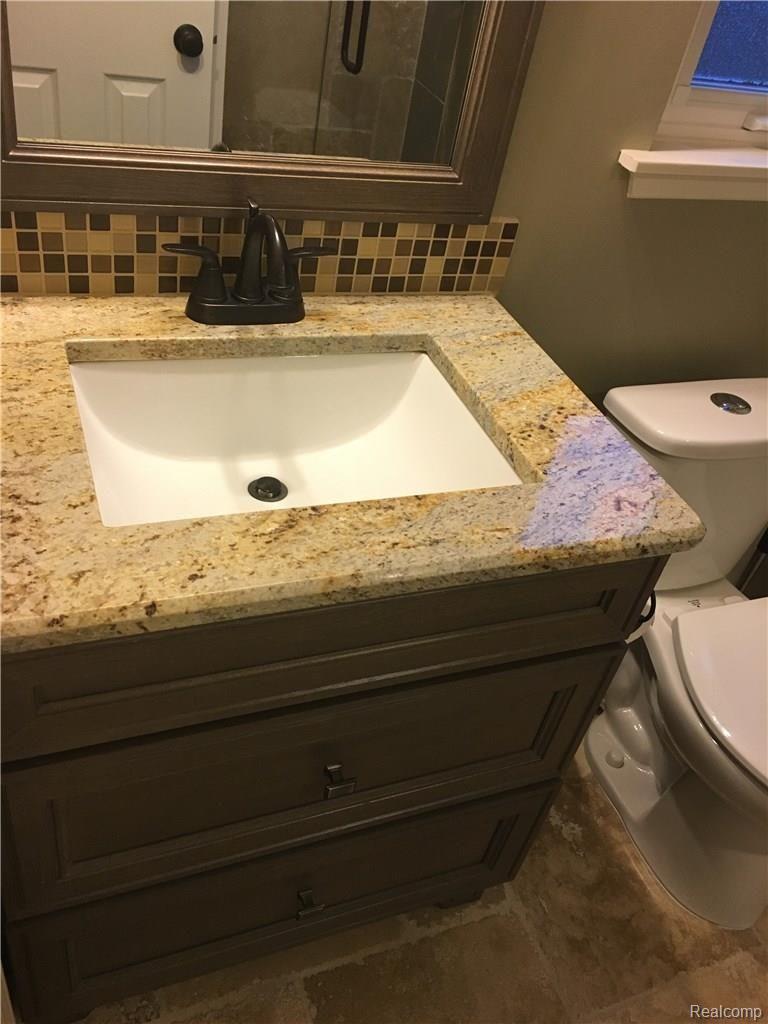 18642 Levan Road Livonia, MI 48152 - Photo 51 of 69 IMG_8956.jpg