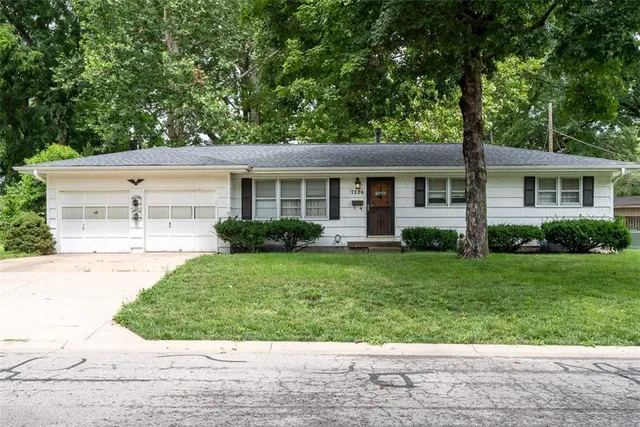 $335,000 | 7226 Edgewood Boulevard, Shawnee, KS 66203