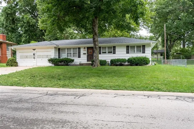 $335,000 | 7226 Edgewood Boulevard, Shawnee, KS 66203