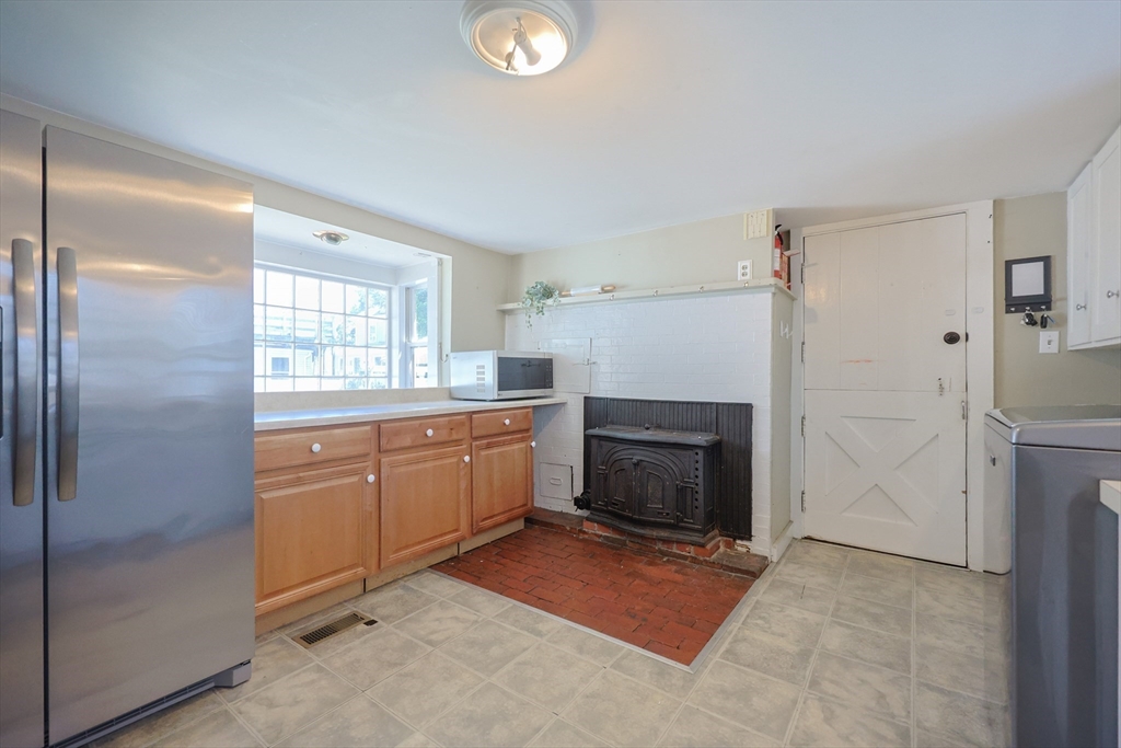 137 High Street Danvers, MA 01923 - Photo 13 of 31