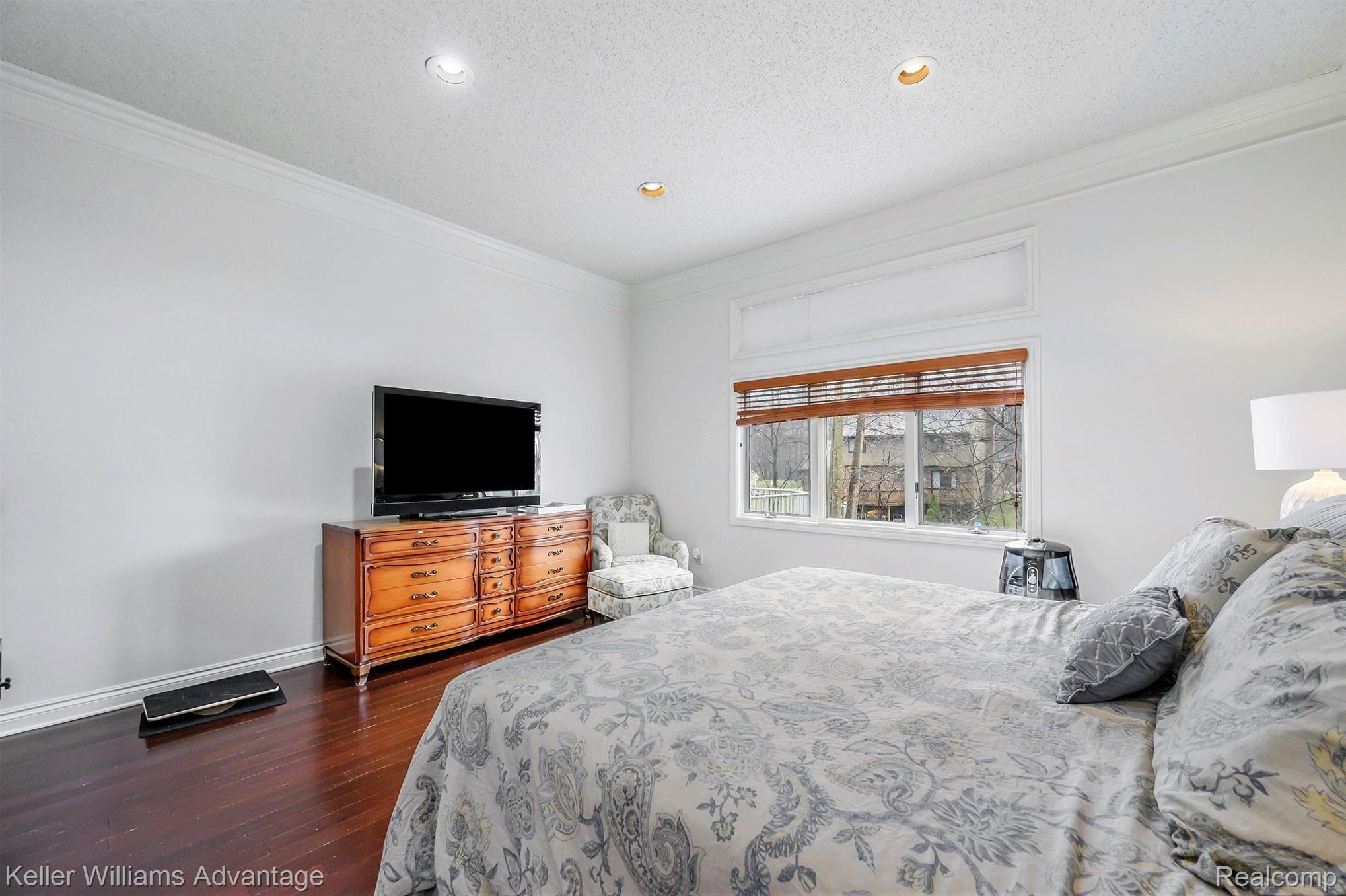 6940 Drake Road West Bloomfield, MI 48322 - Photo 19 of 59 6940-Drake_36.jpg