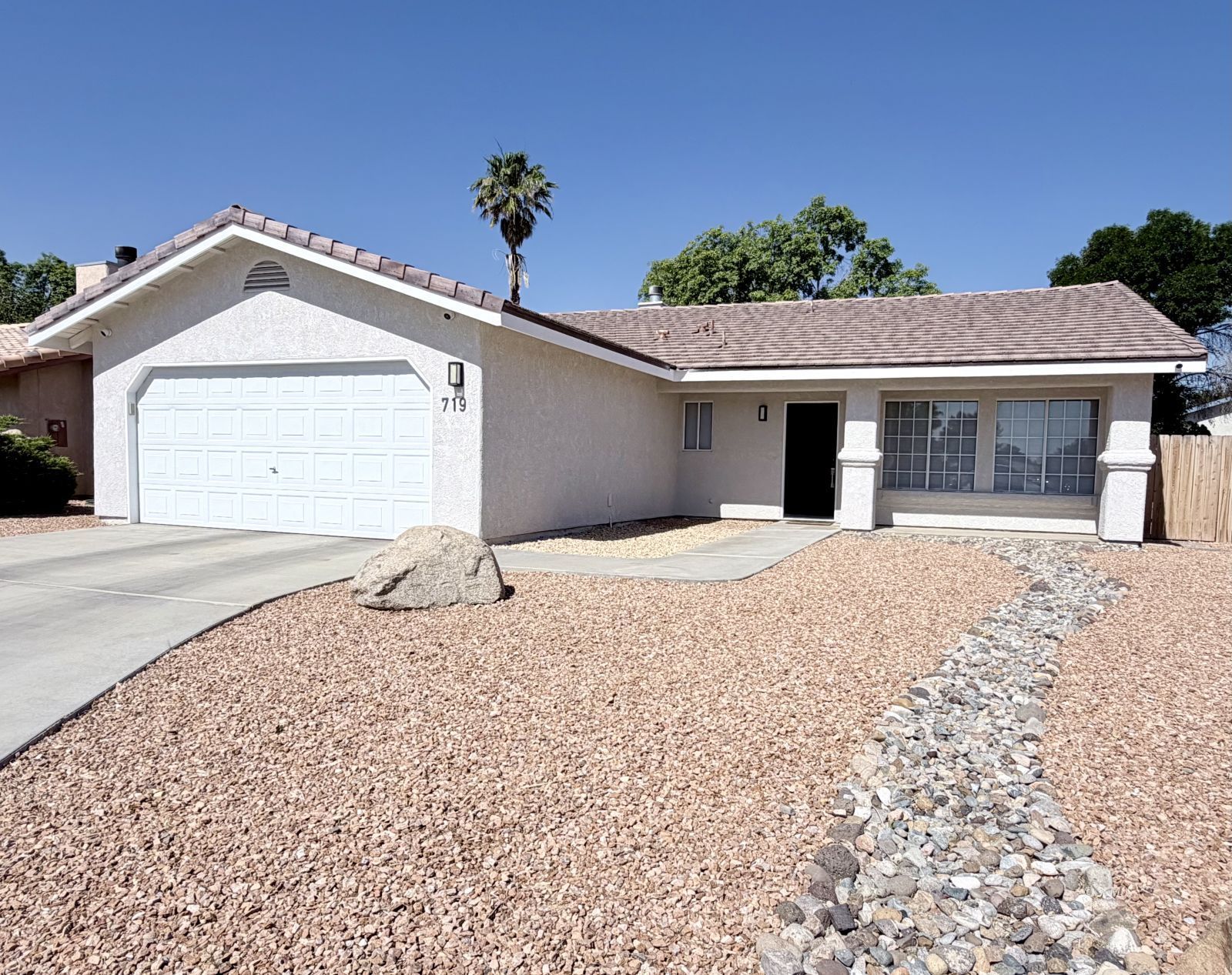719 Pinon Court Ridgecrest, CA 93555 - Photo 2 of 35