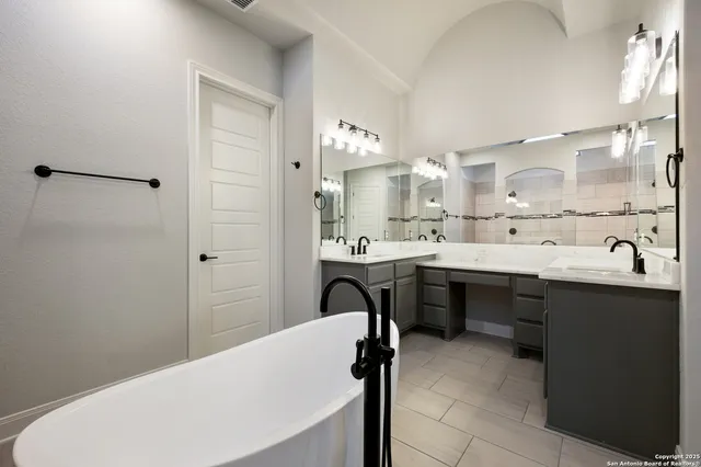 $743,850 | 3363 Harvest View, Marion, TX 78124