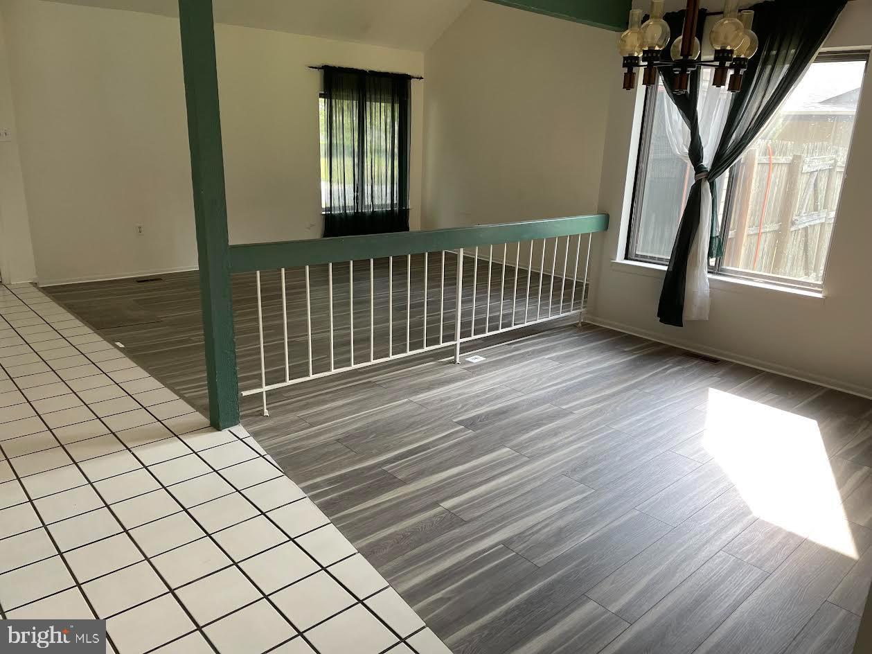 9129 Tulip Grove Road Gaithersburg, MD 20879 - Photo 2 of 12 Open living area awaits you.