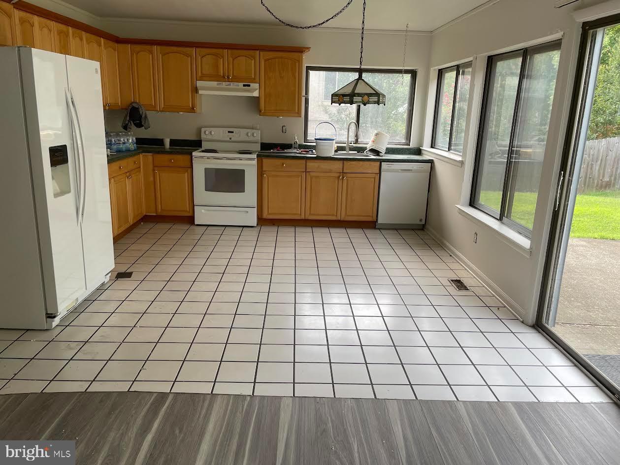 9129 Tulip Grove Road Gaithersburg, MD 20879 - Photo 4 of 12 Bright and spacious kitchen with natural light.