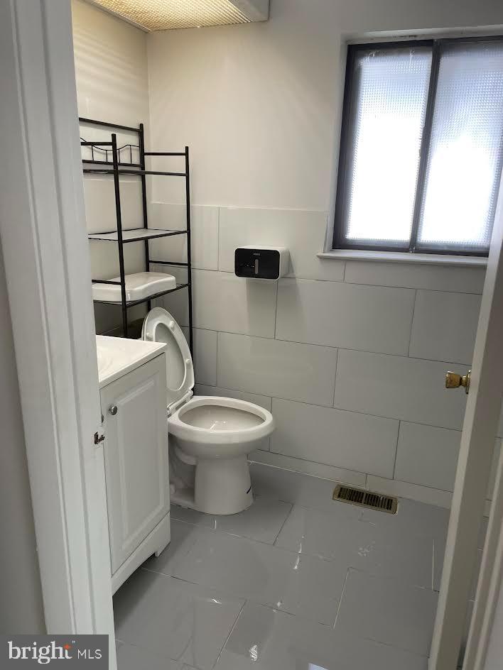9129 Tulip Grove Road Gaithersburg, MD 20879 - Photo 9 of 12 Modern bathroom with sleek finishes.