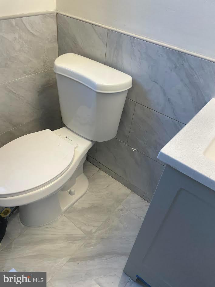 9129 Tulip Grove Road Gaithersburg, MD 20879 - Photo 10 of 12 Another bathroom.