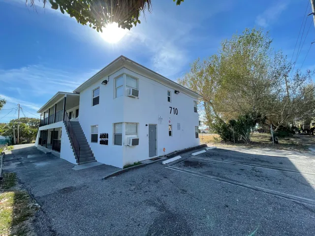 $1,650 | 710 10th Street, Unit 8, West Palm Beach, FL 33401