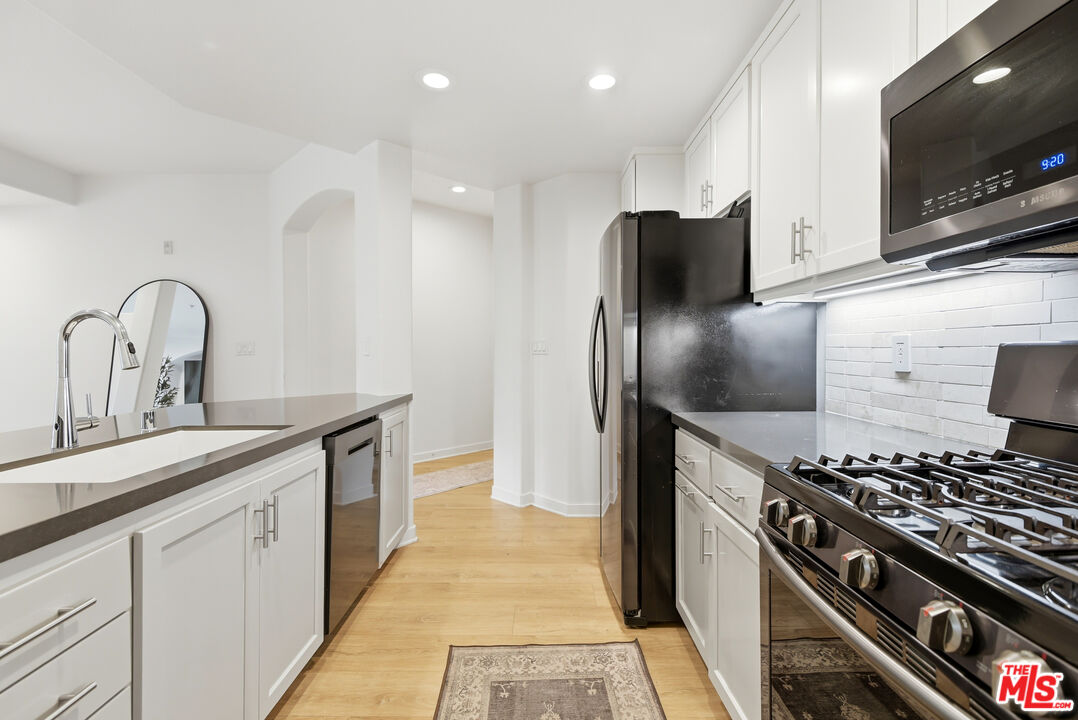 12963 West Runway Road, Unit 321 Playa Vista, CA 90094 - Photo 6 of 28
