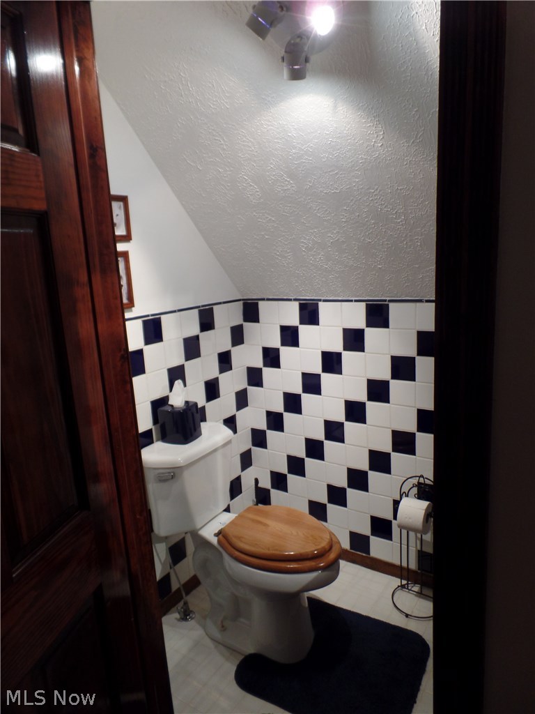 3732 Jones Road Diamond, OH 44412 - Photo 18 of 25 Half bath