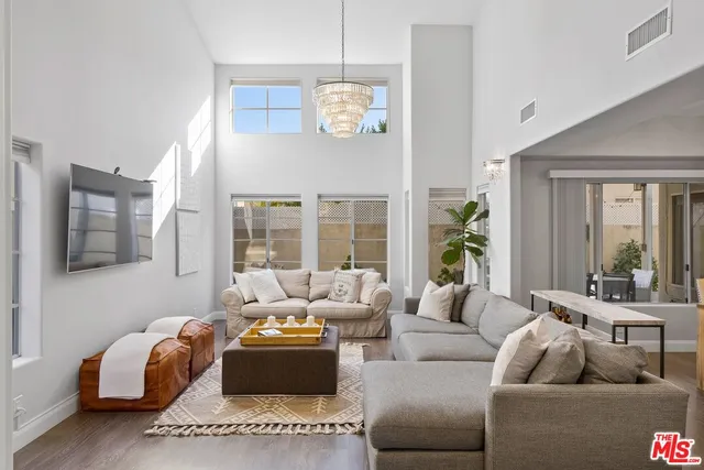 $1,250,000 | 23218 Runnymede Street, West Hills, CA 91307