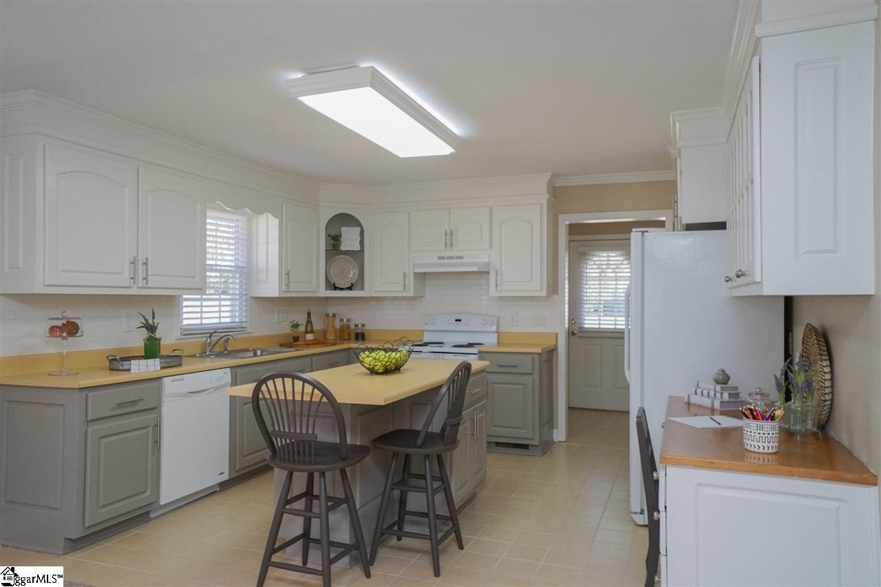 111 Taylors Road Taylors, SC 29687 - Photo 8 of 24 Gallery Image 8