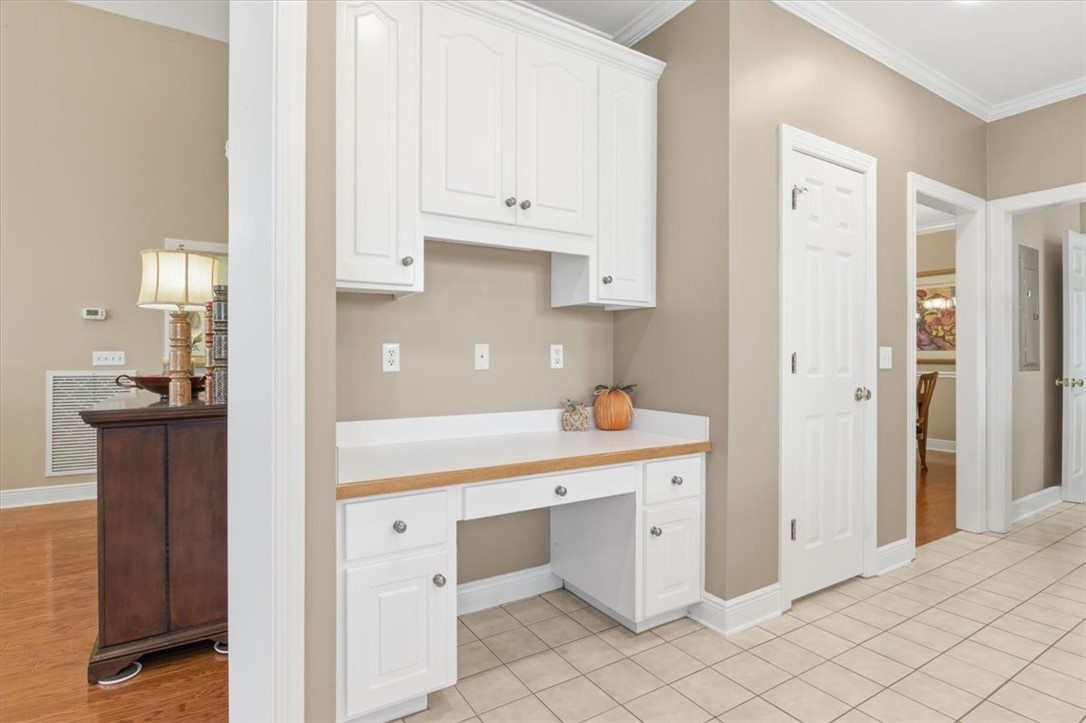 805 King's Grant St. Simons Island, GA 31522 - Photo 14 of 50 This is also in the kitchen so you have a convenient desk for paying those pesky bills!