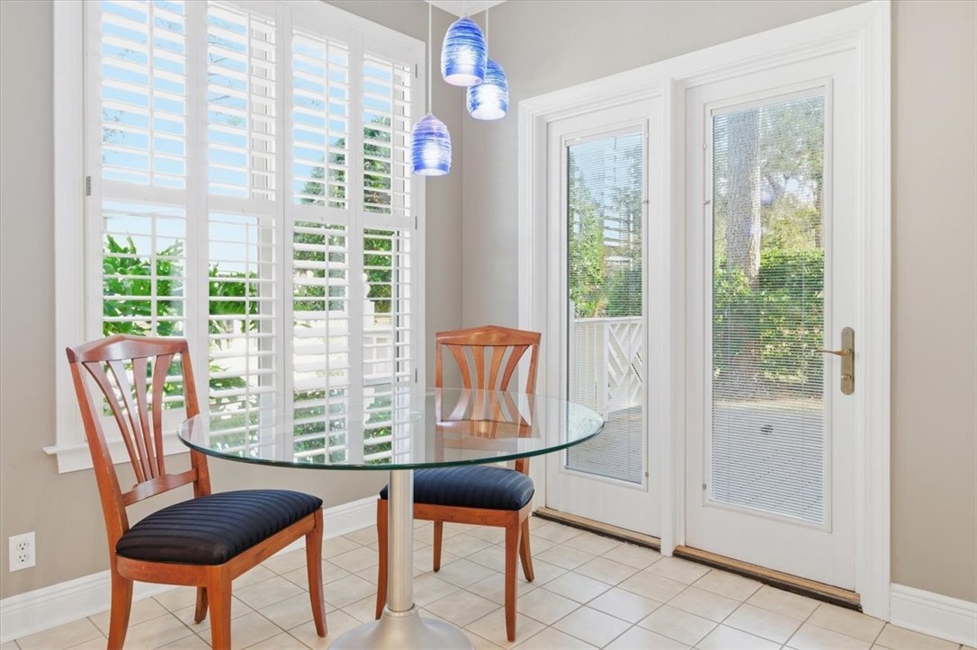 805 King's Grant St. Simons Island, GA 31522 - Photo 15 of 50 The breakfast area in the kitchen is adjacent to the exterior deck and offer fabulous views!