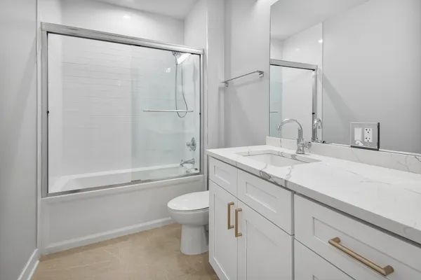 $3,295 | 4637 North Ashland Avenue, Unit 302, Chicago, IL 60640