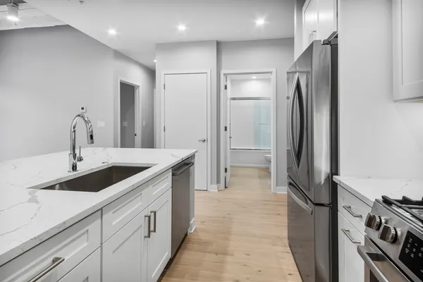 $3,295 | 4637 North Ashland Avenue, Unit 302, Chicago, IL 60640