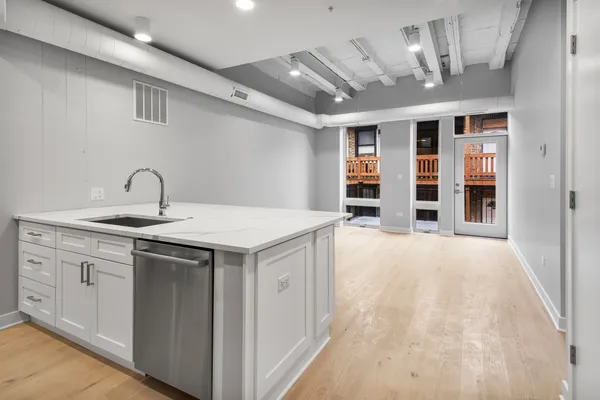 $3,295 | 4637 North Ashland Avenue, Unit 302, Chicago, IL 60640