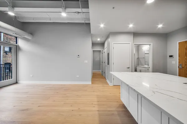 $3,295 | 4637 North Ashland Avenue, Unit 302, Chicago, IL 60640