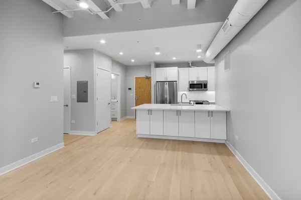 $3,295 | 4637 North Ashland Avenue, Unit 302, Chicago, IL 60640