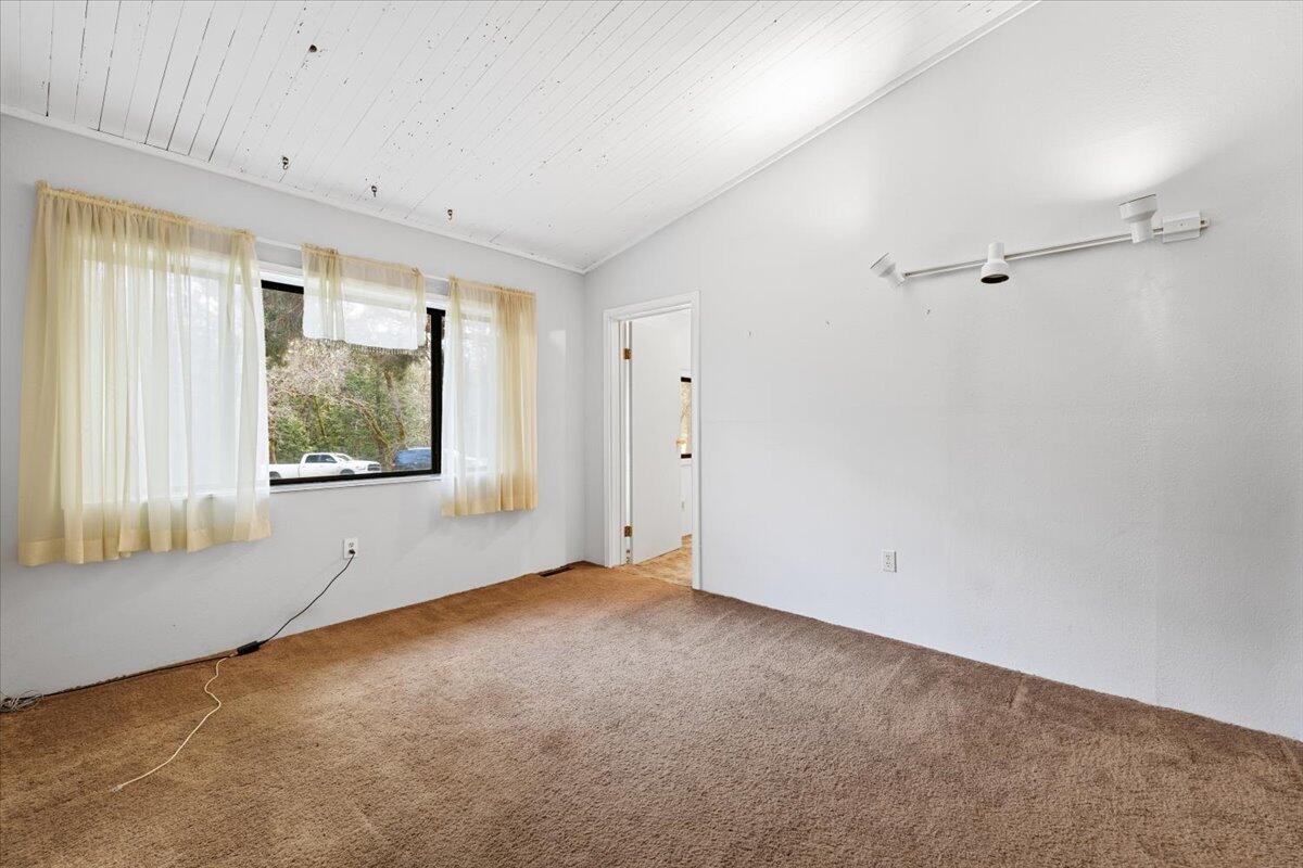 6526 Tunnel Loop Road Grants Pass, OR 97526 - Photo 27 of 54 Bedroom 2
