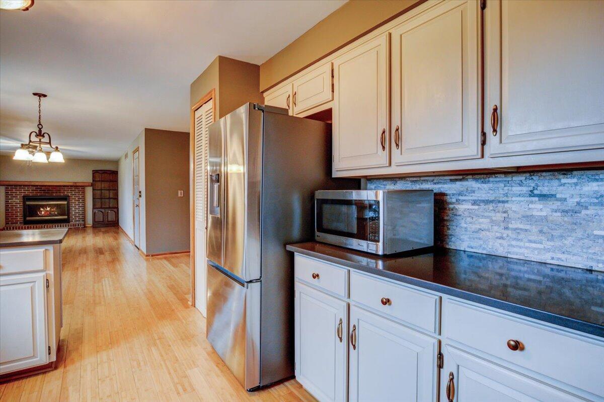 2584 Hollenback Road Lewis Center, OH 43035 - Photo 9 of 34 Kitchen