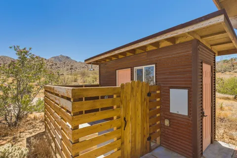 $699,000 | 8669 Vía Rocosa, Joshua Tree, CA 92252