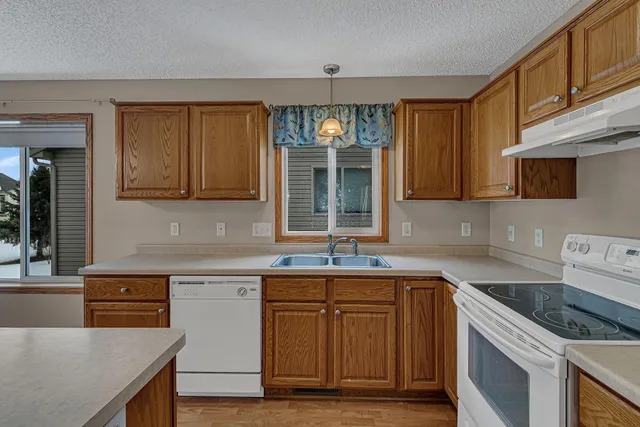 $299,900 | 1600 Nuthatch Avenue, Sartell, MN 56377