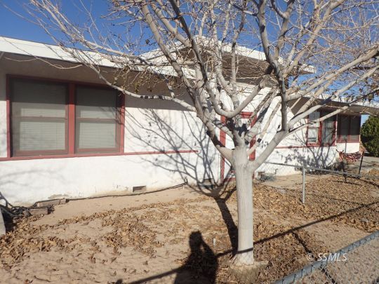 413 South Richmond Road Ridgecrest, CA 93555 - Photo 5 of 11 a view of back yard of the house