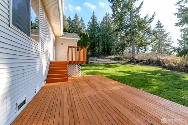a view of a backyard with wooden floor